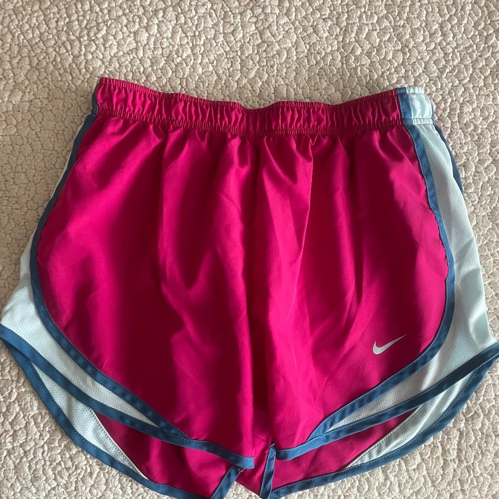 Nike Tempo Shorts Raspberry size medium